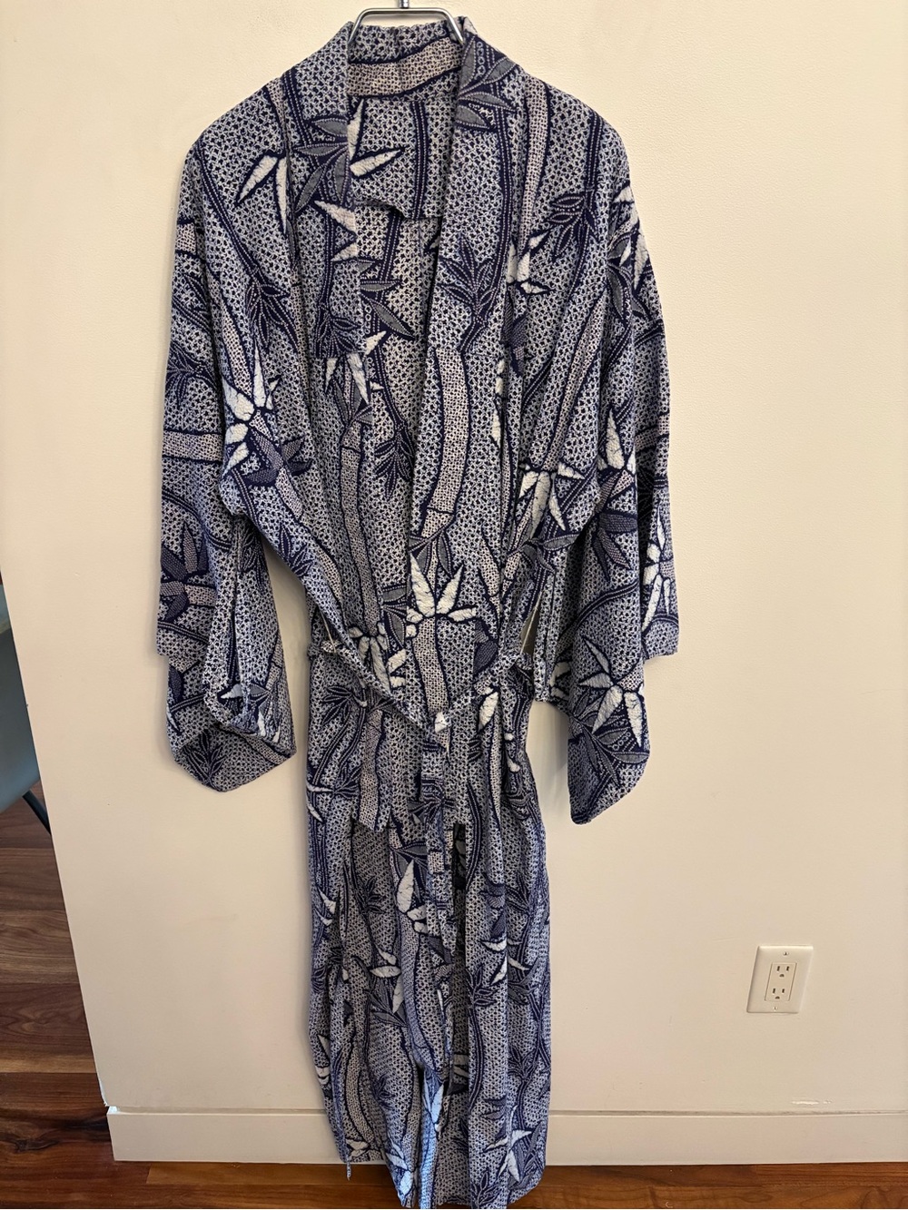 Vintage Navy and White Botanical Print Kimono Robe